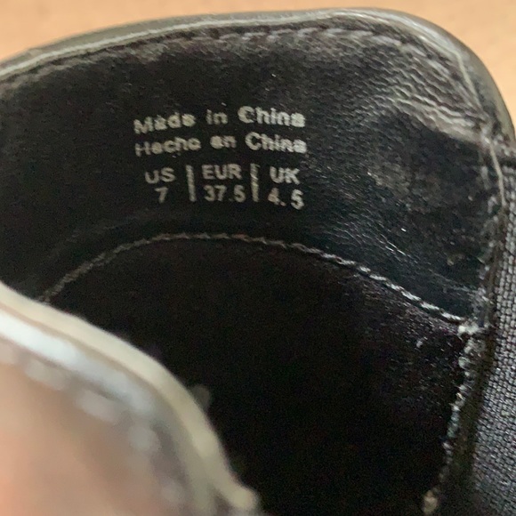 Black ankle boots with heels - Picture 4 of 7